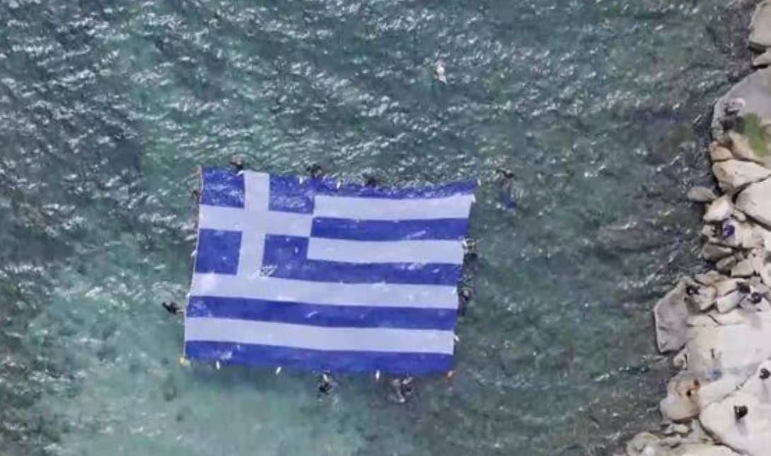 ελληνική σημαία Πειραιάς