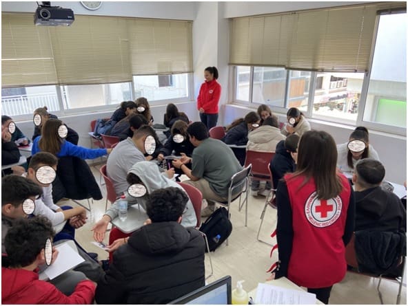Ηράκλειο: Μαθητές λυκείου επισκέφτηκαν τον Ερυθρό Σταυρό και ενημερώθηκαν για τον εθελοντισμό