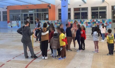 Πώς να μεγαλώσουμε υγιή κι ευτυχισμένα παιδιά στην ψηφιακή εποχή