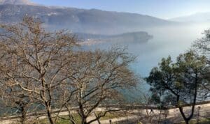 54χρονη έπεσε μέσα στη λίμνη των Ιωαννίνων