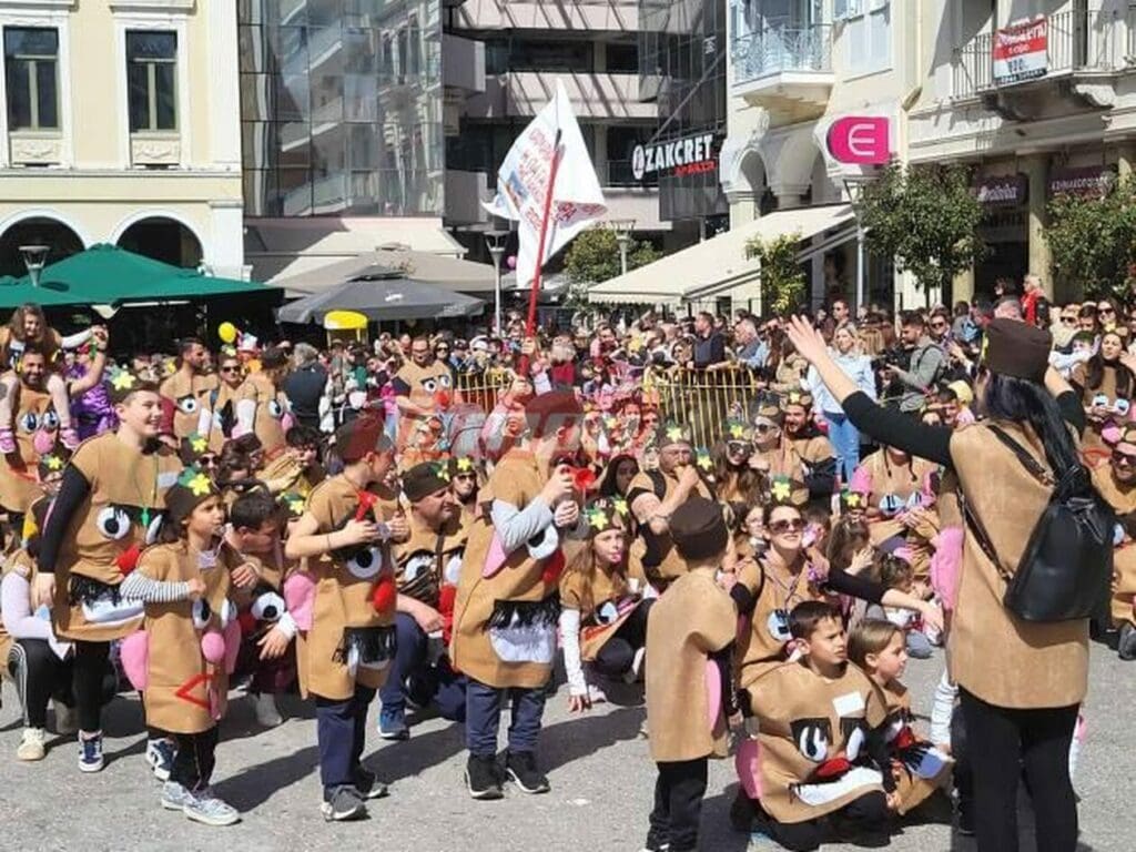Πατρινό Καρναβάλι 2024: Ξεκίνησε η παρέλαση των μικρών καρναβαλιστών (φώτο και βίντεο)