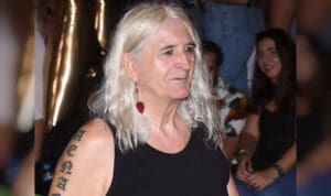 Έφοδος της ΑΑΔΕ στο σπίτι του Νίκου Καρβέλα για χρέη 850.000 ευρώ – Έδιωξε τους ελεγκτές