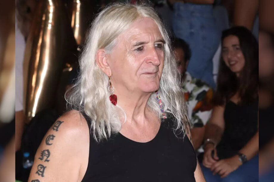 Νίκος Καρβέλας