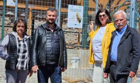 κλωβό φιλοξενίας και εγκλιματισμού γυπών και άλλων ειδών ορνιθοπανίδας
