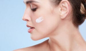 Γιατί το δέρμα μας παραμένει ξηρό ενώ βάζουμε ενυδατική;