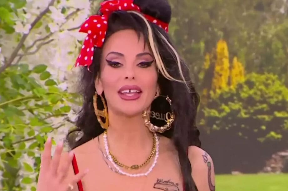 Μπέττυ Μαγγίρα: Ντύθηκε Amy Winehouse και εντυπωσίασε