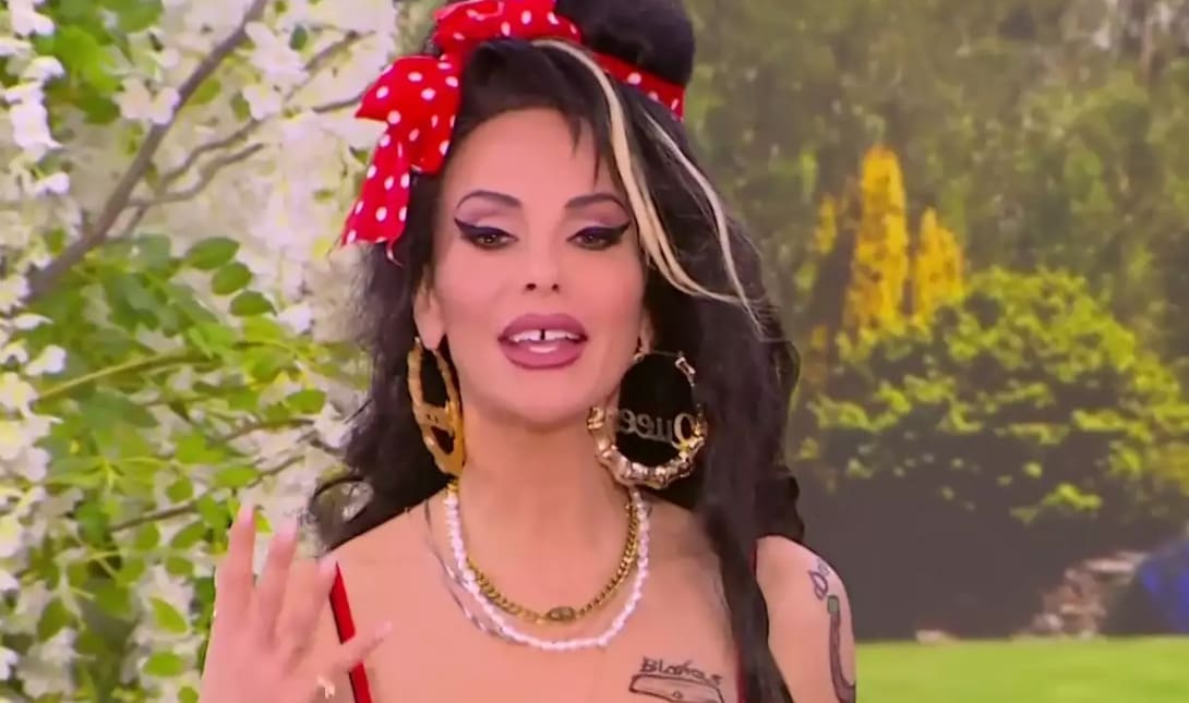 Μπέττυ Μαγγίρα: Ντύθηκε Amy Winehouse και εντυπωσίασε