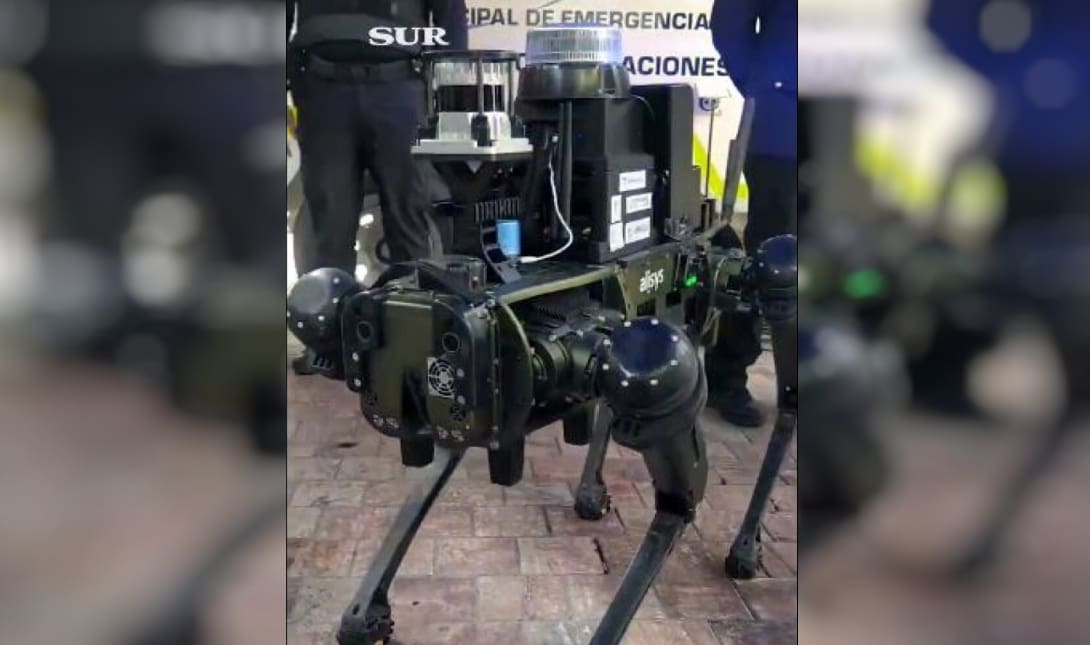Μάλαγα: Ερευνητές έφτιαξαν σκύλο - ρομπότ για να βοηθάει στις αστυνομικές περιπολίες (βίντεο)