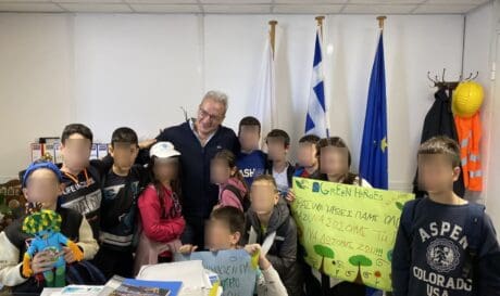 Γέμισε με «Πράσινους Ήρωες» από το 46ο Δημοτικό Σχολείο το γραφείο του Αλέξη Καλοκαιρινού
