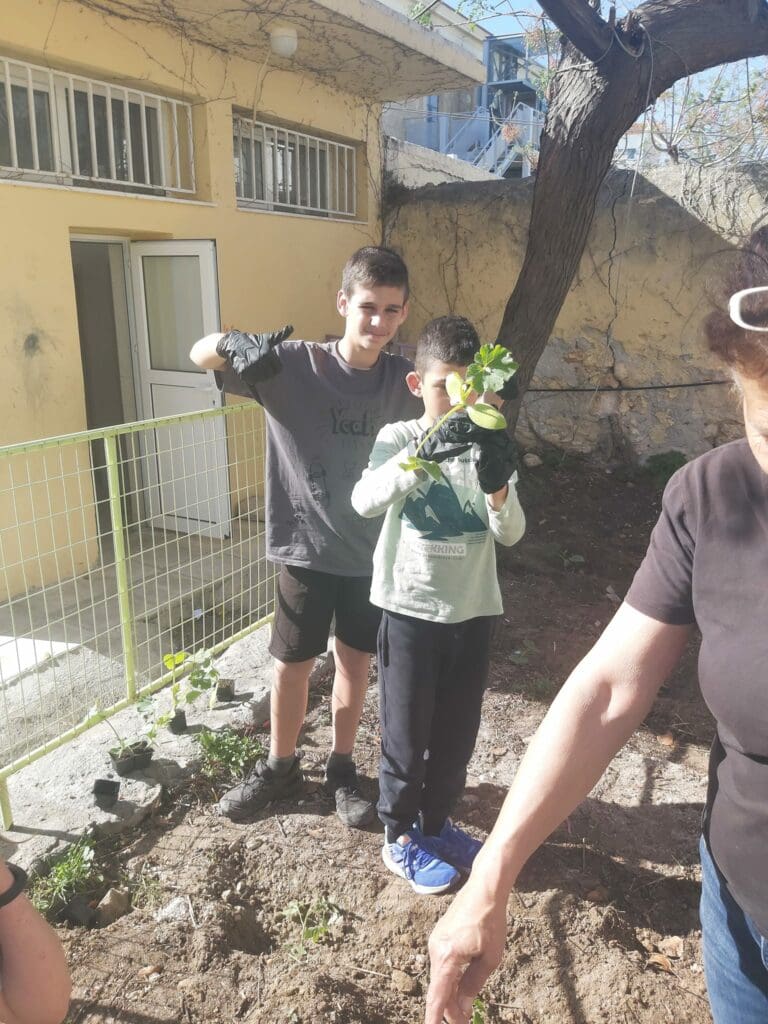 Χανιά: Μαθητές έγιναν... αγρότες - Δημιούργησαν τον δικό τους κήπο 