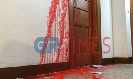 Θεσσαλονίκη: Βανδάλισαν με μπογιές το σπίτι του κοσμήτορα της Νομικής του ΑΠΘ