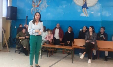 Πώς να μεγαλώσουμε υγιή κι ευτυχισμένα παιδιά στην ψηφιακή εποχή