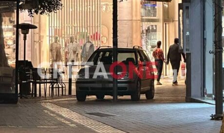Πάρκαρε στον πεζόδρομο σα να είναι το τσιφλίκι του