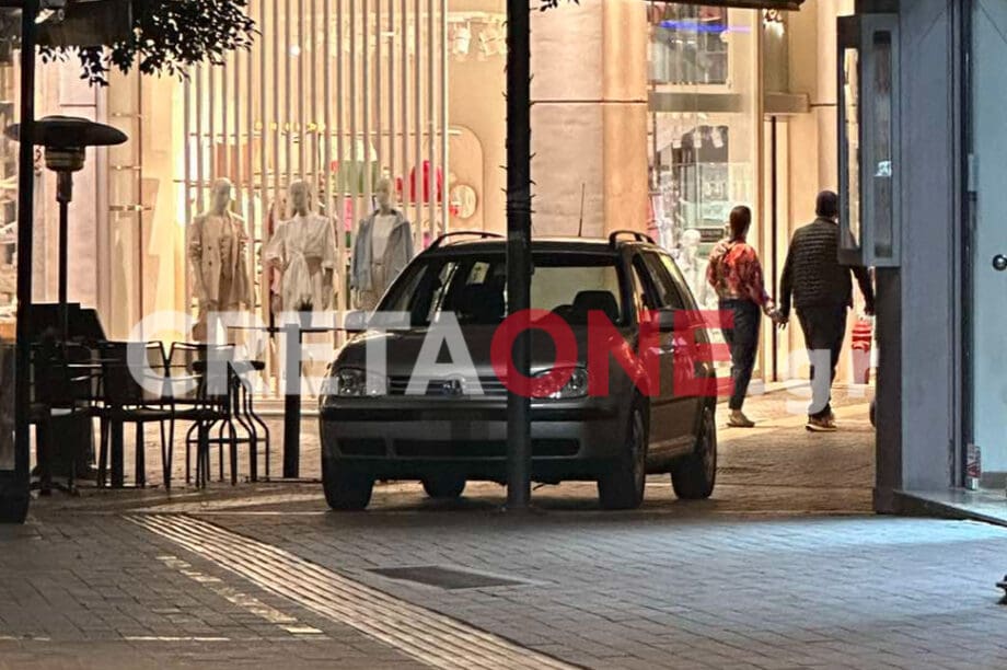 Πάρκαρε στον πεζόδρομο σα να είναι το τσιφλίκι του