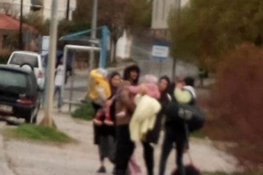 πρόσφυγες