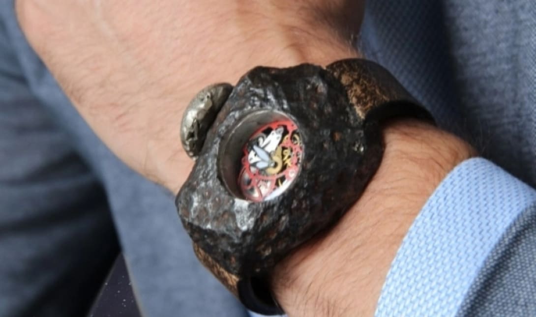 Σάλος με το ρολόι από αστεροειδή που κοστίζει 1 εκατομμύριο δολάρια