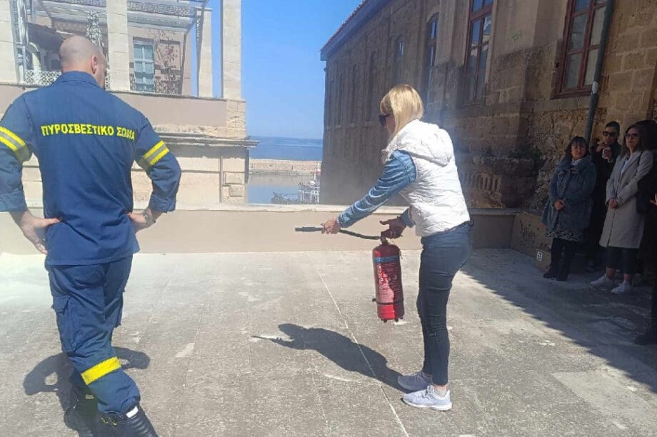 Σεμινάριο πυροπροστασίας και πυρασφάλειας για το προσωπικό σχολικών δομών στα Χανιά