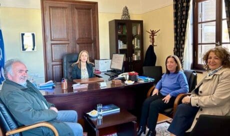 Συνάντηση στην Αποκεντρωμένη Διοίκηση Κρήτης με τον Πρόεδρο και τη Διευθύντρια του μουσείου 