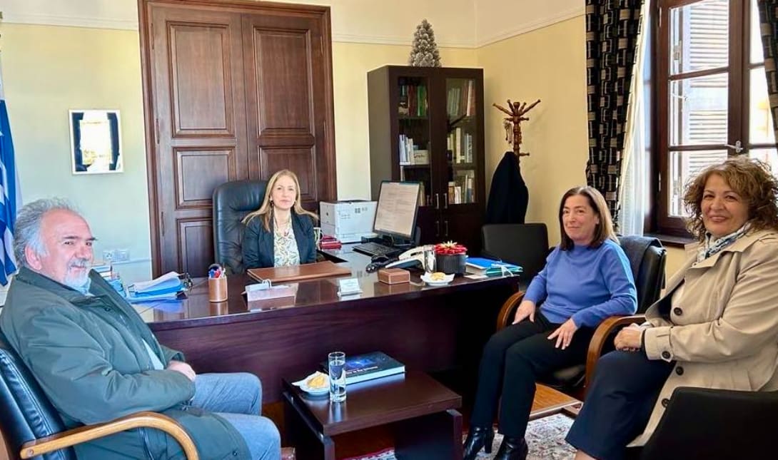 Συνάντηση στην Αποκεντρωμένη Διοίκηση Κρήτης με τον Πρόεδρο και τη Διευθύντρια του μουσείου 