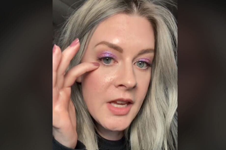 Σάλος στο TikTok με την νέα τάση του να βάζεις βαζελίνη στα μάτια σου - «Τα εμποδίζει να δακρύσουν»