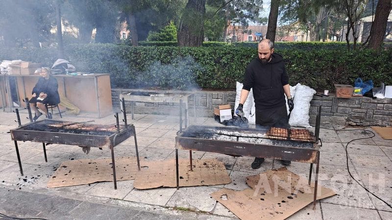 Λασίθι: Το «κάψανε» στην Νεάπολη - Ψησταριές από άκρη σε άκρη σε όλη την πόλη
