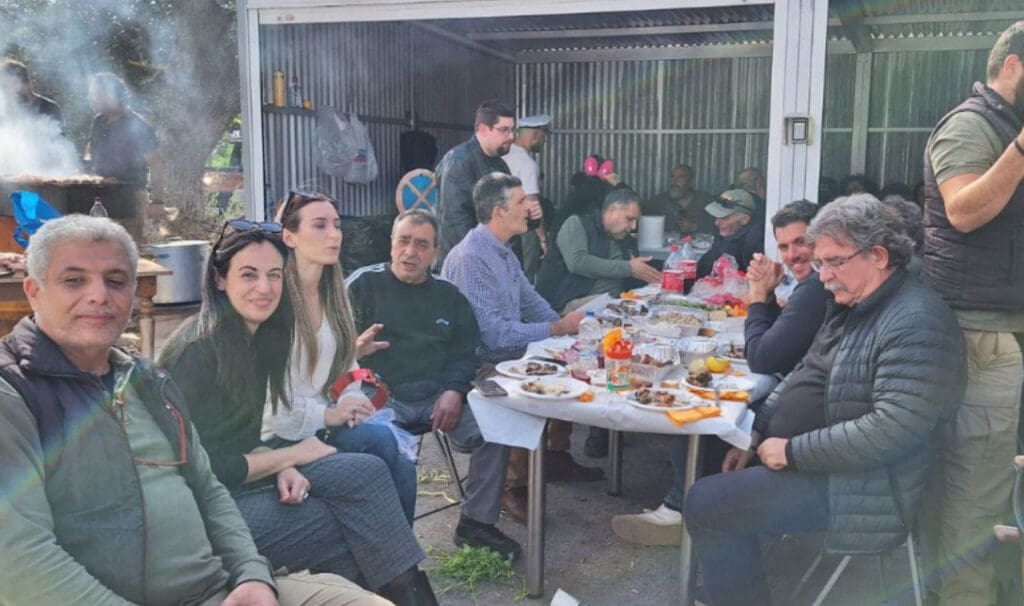 Τηρούν το έθιμο της Τσικνοπέμπτης και οι Χανιώτες (φωτογραφίες)