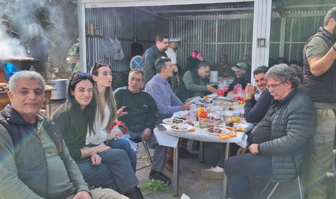 Τηρούν το έθιμο της Τσικνοπέμπτης και οι Χανιώτες (φωτογραφίες)