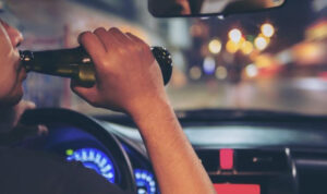 Καλύτερα κινητό στο αμάξι: Οδηγός και συνοδηγός έκαναν σεξ με 140 χλμ στη Γερμανία