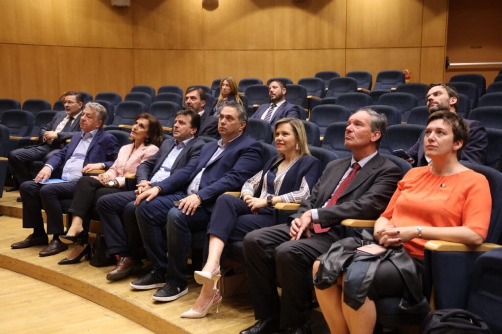 Συνάντηση υποδοχής 19 πρέσβεων
