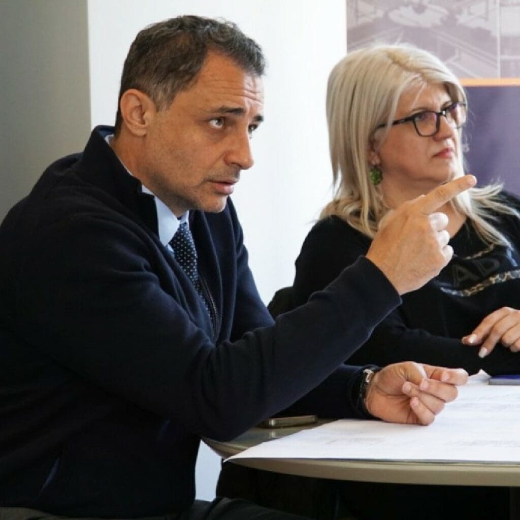 Σενετάκης
