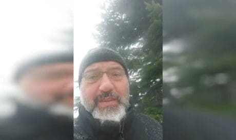 Σάκης Αρναούτογλου