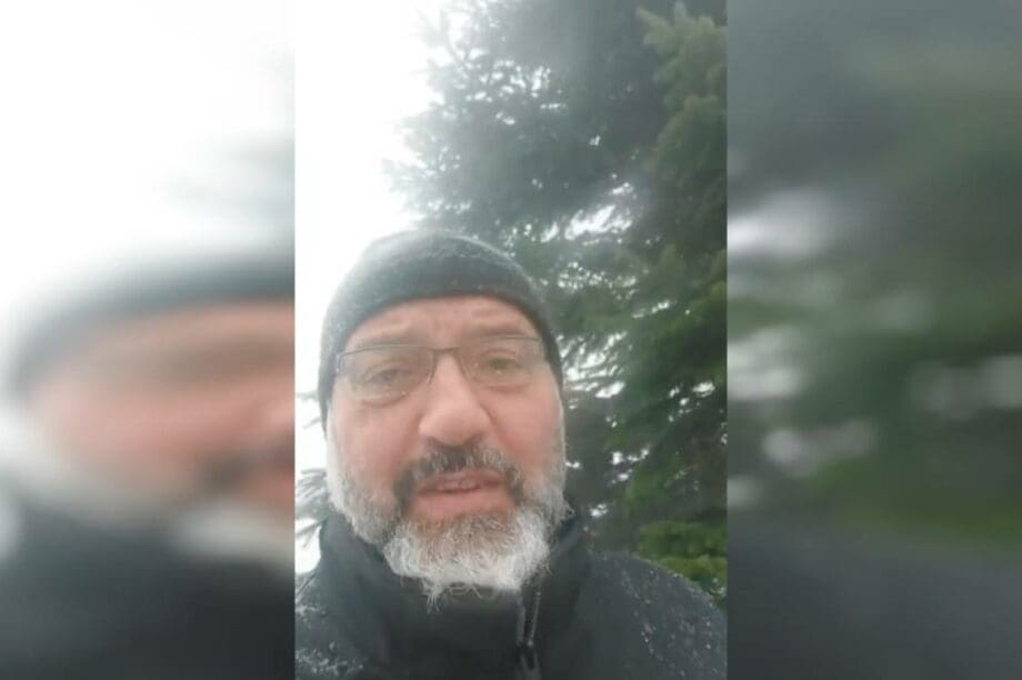 Σάκης Αρναούτογλου