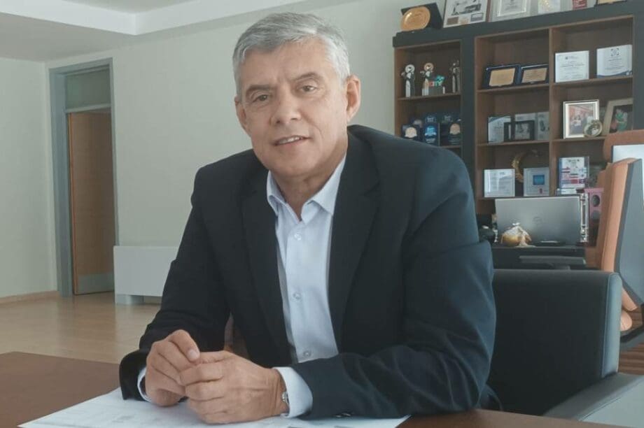 Κώστας Αγοραστός