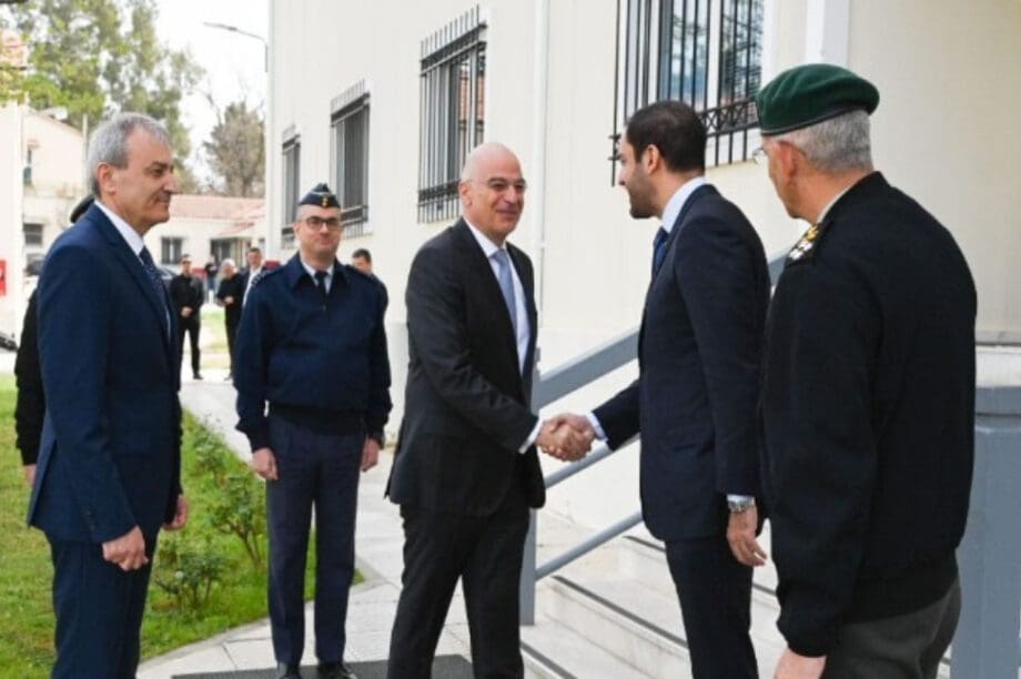 Δένδιας