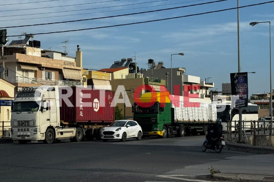 Πρόβλημα στην κυκλοφορία από τα φορτηγά