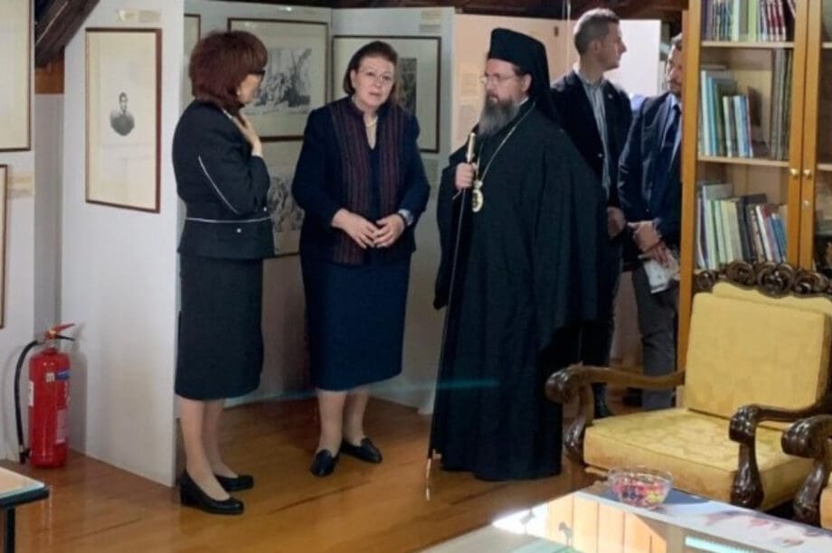 Λίνα Μενδώνη