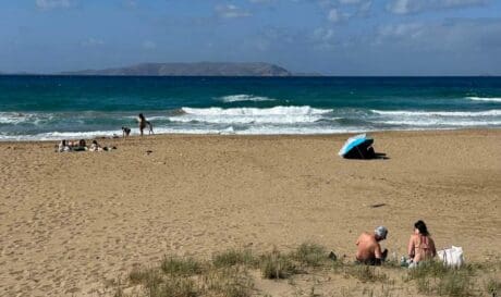 Ηράκλειο: Άδειες οι παραλίες παρά τον καλό καιρό