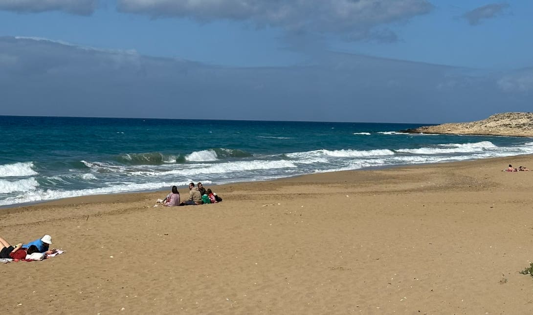 Ηράκλειο: Άδειες οι παραλίες παρά τον καλό καιρό