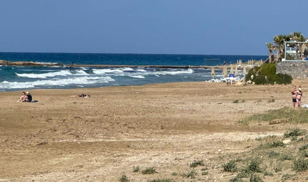 Ηράκλειο: Άδειες οι παραλίες παρά τον καλό καιρό