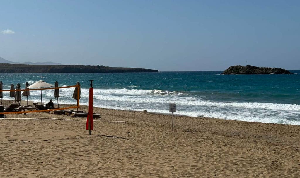Ηράκλειο: Άδειες οι παραλίες παρά τον καλό καιρό