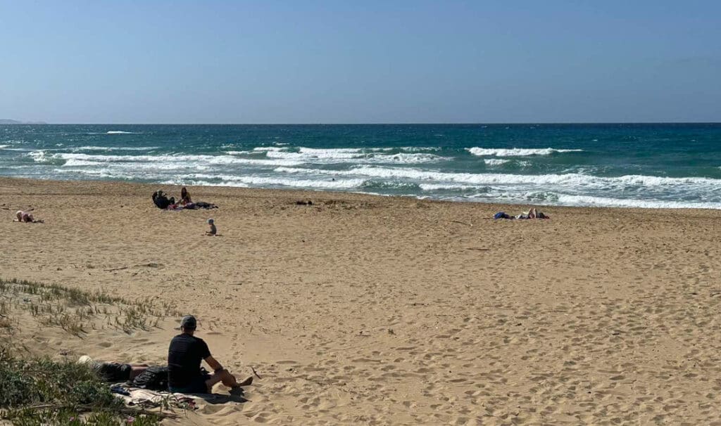 Ηράκλειο: Άδειες οι παραλίες παρά τον καλό καιρό