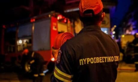 Πυροσβεστική φωτιά νύχτα