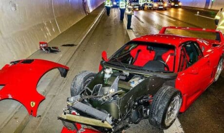 ferrari προσκρουση σε τοιχο