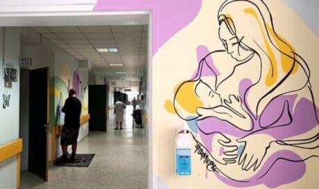 Μια μοναδική τοιχογραφία κοσμεί στους εσωτερικούς χώρους του Ιπποκρατείου
