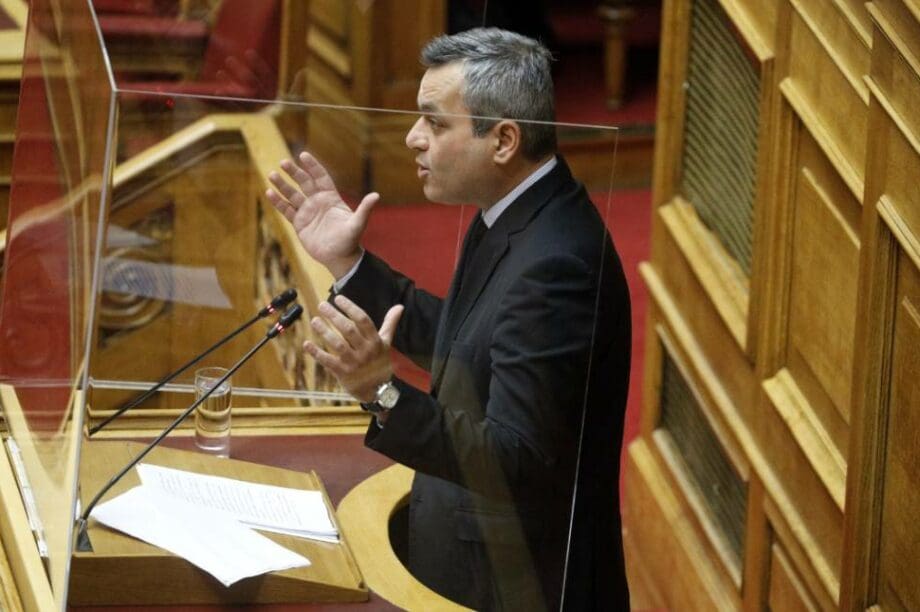 Χάρης Μαμουλάκης
