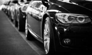 Γυναίκα έχασε τη ζωή της ενώ καθάριζε το αυτοκίνητο! Το παράθυρο της συνέθλιψε τον λαιμό