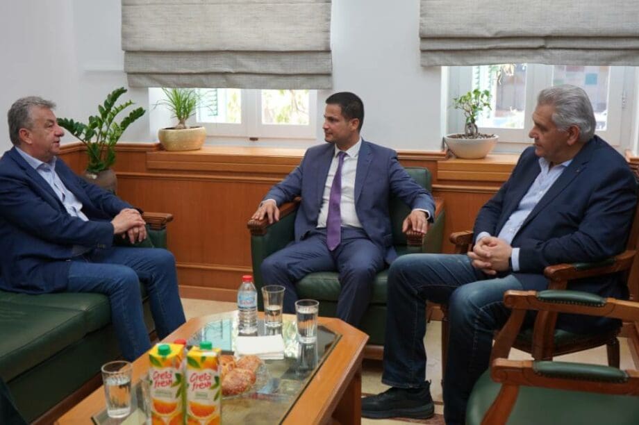 αρναουτάκης συνάντηση