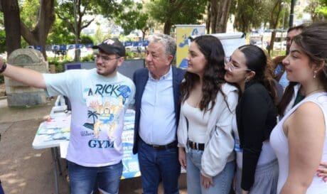 Αρναουτάκης νεολαία