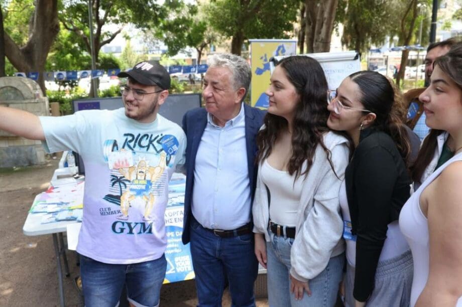 Αρναουτάκης νεολαία