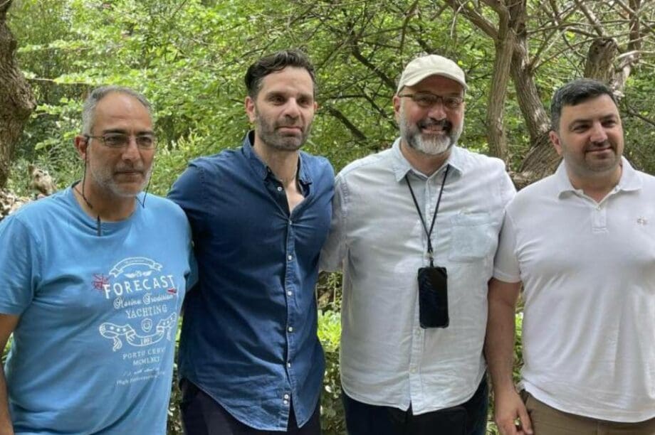 Σάκης Αρναούτογλου